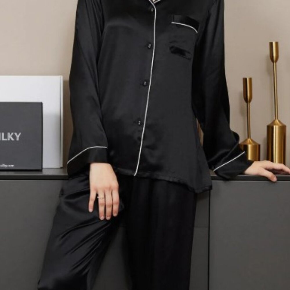 NWT - Silky Silk Women's pajamas, black w/white piping - XXL